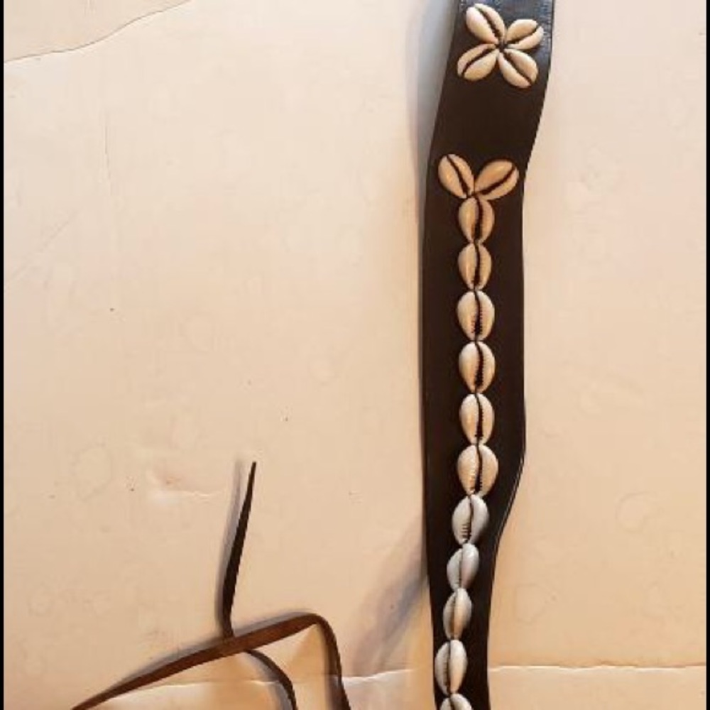 Flower design cowrie shell belt with tie closure